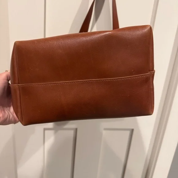 Madewell The Essential Bucket Tote - Picture 4 of 6